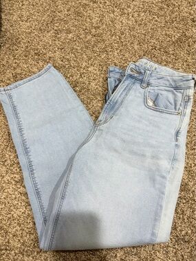 American Eagle Outfitters Light Wash High-Rise Women’s Jeans